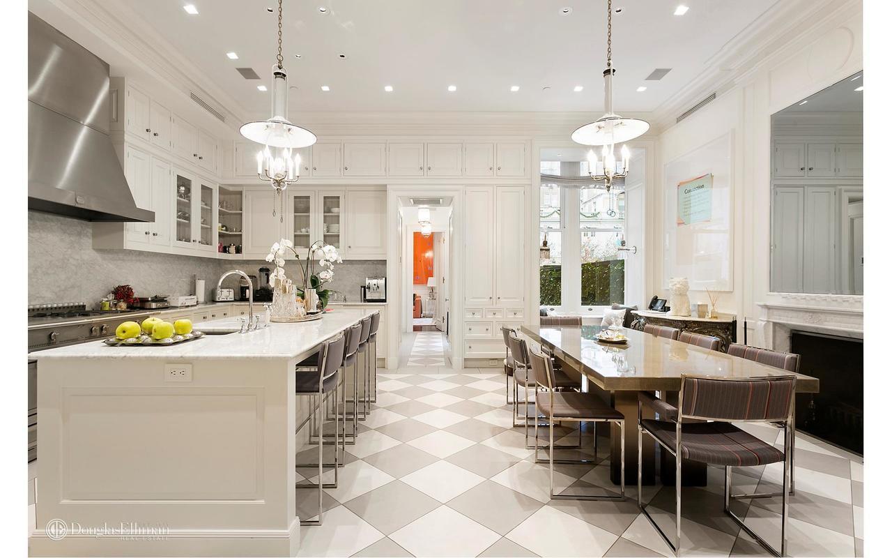 Take a peek at 79.5M Townhouse on 8 East 62nd Street (Gallery&Video) 4 8 East 62nd Street