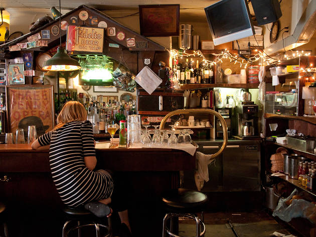 Creepy Ghost Stories From New York City (Part 2) 6 Creepy Ghost Stories From New York City (Part 2): Ear Inn